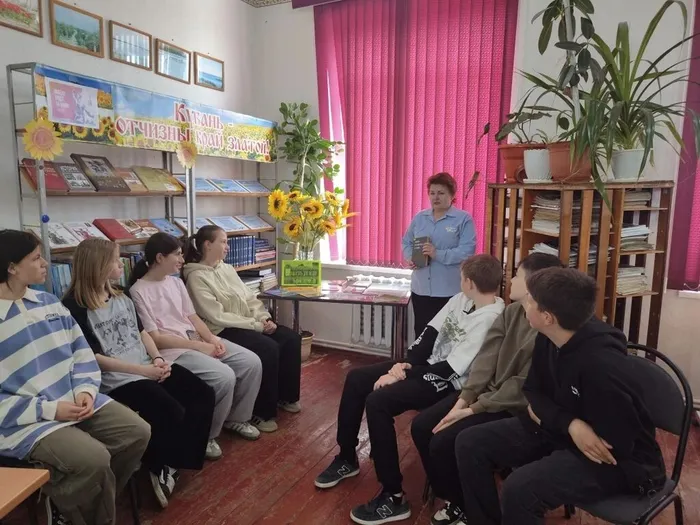 МКУК Екатериновская сб_Час информации Колесо истории.Местное самоуправление (2)